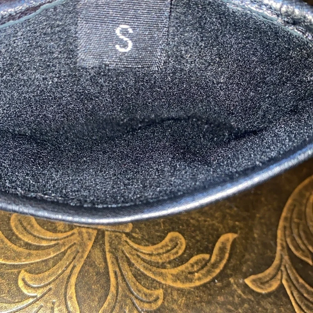 Michael Kors Women's Leather Logo
Ornament Gloves - Black/Silver size sm… - Picture 3 of 7